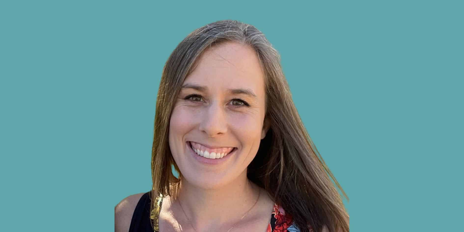 teal background with krystyn parks, pediatric nutritionist/dietitian and lactation consultant